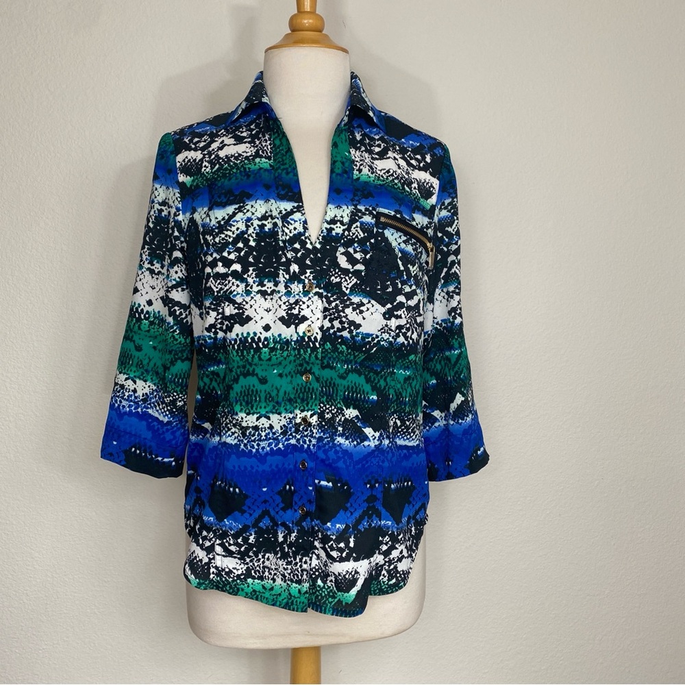 NWOT New Bebe Women's Blue Green Snakeskin Print Button Collared Blouse Size XS